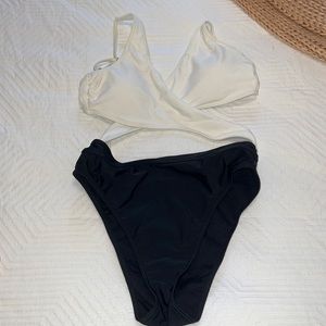 Abercrombie and Fitch one piece swimsuit. Adjustable.